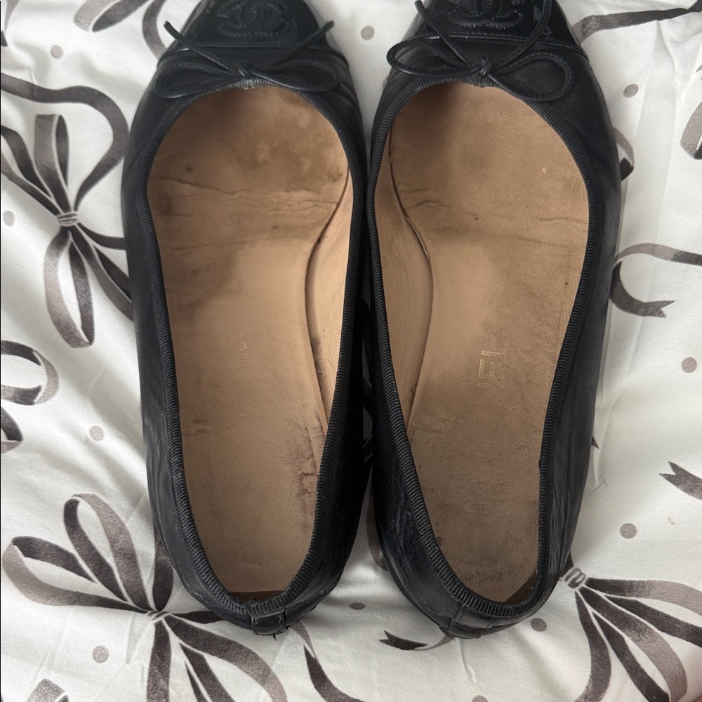 CHANEL Black Leather Cap-Toe Bow Ballet Flats - Picture 10 of 13